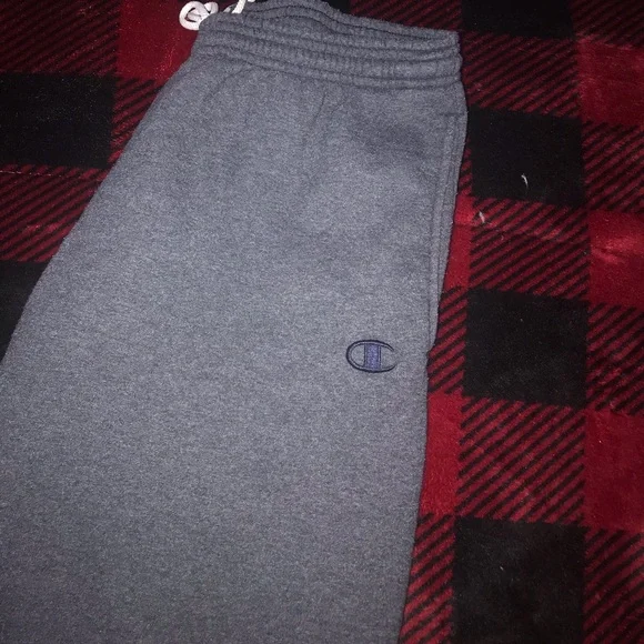 Essential Champion Sweatpants 🔥 - Picture 2 of 3